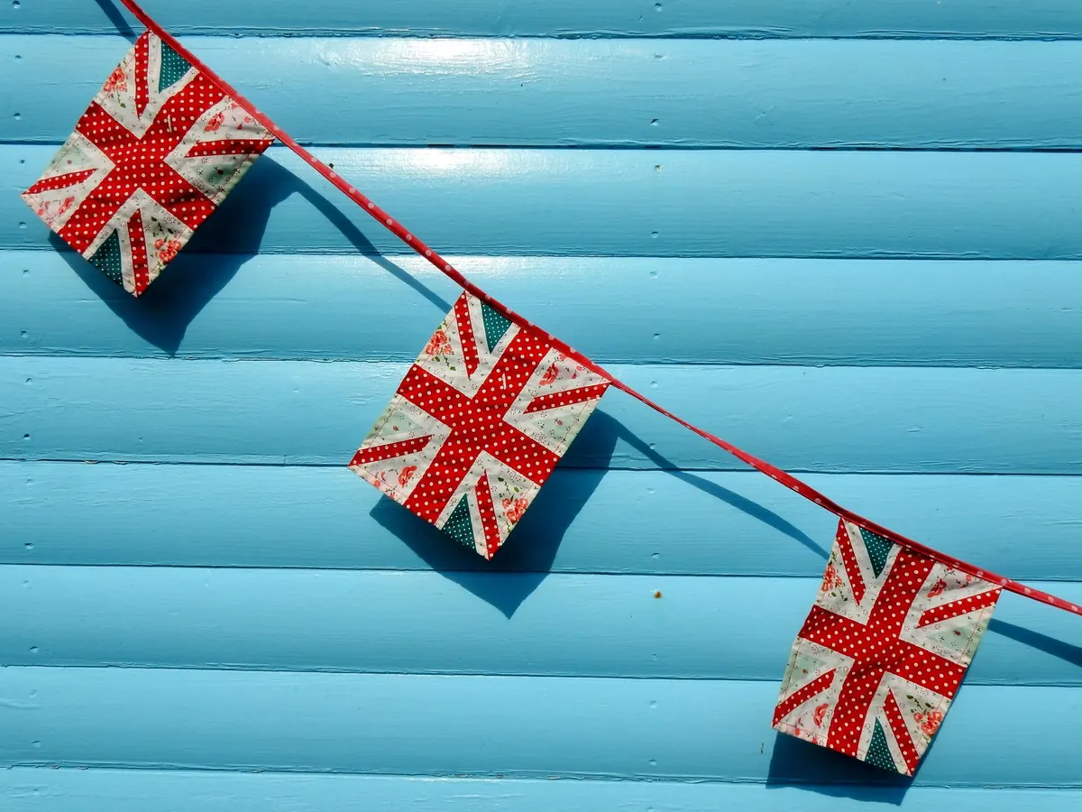 Fabric vs. Paper vs. Plastic Bunting: Which Lasts for Outdoor Parties?